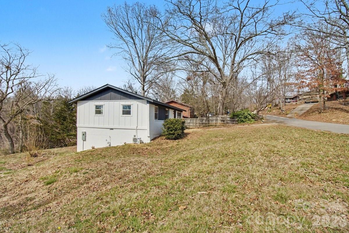 40 Evelake Drive Property Photo 14