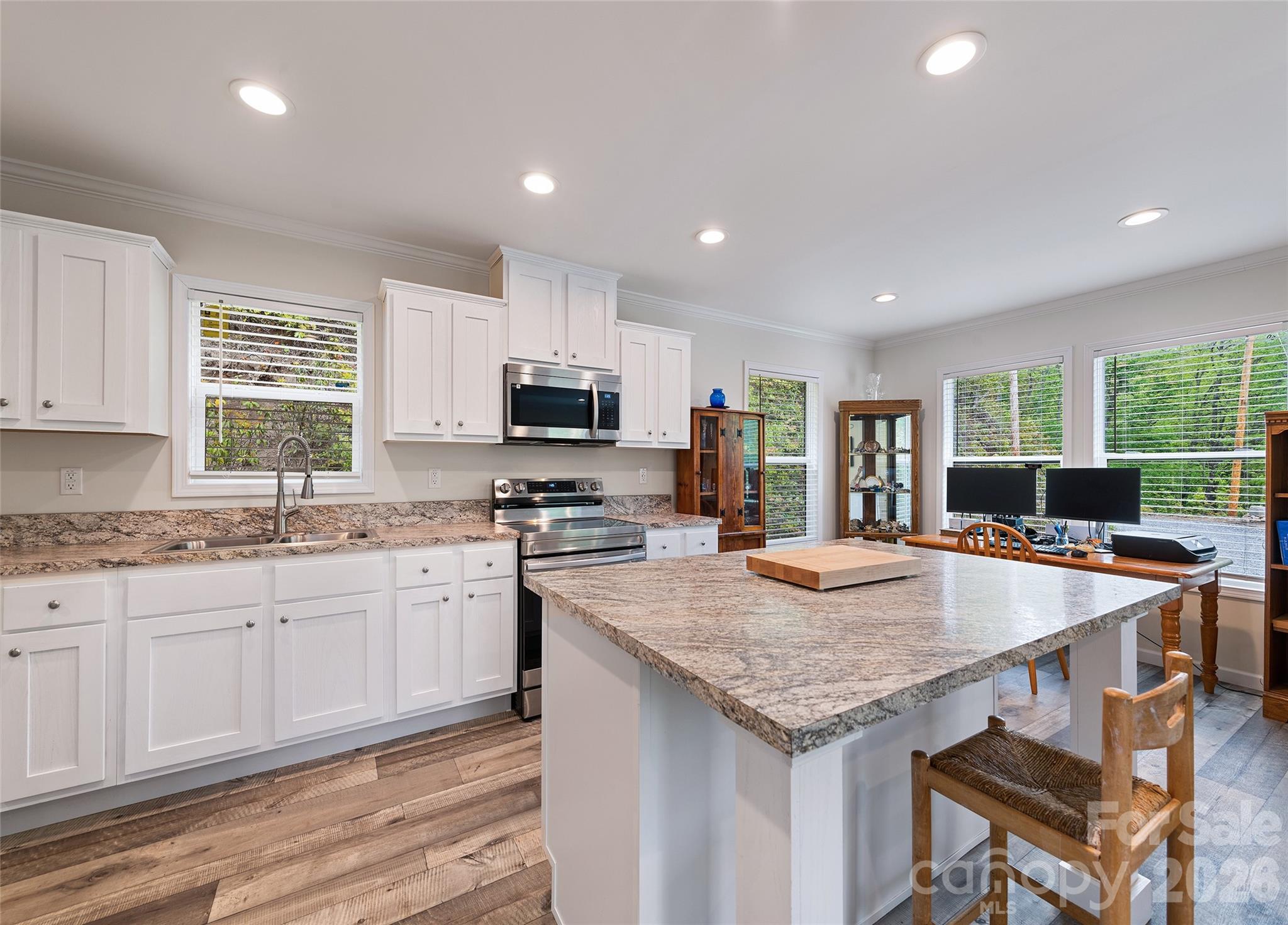 328 Mountain Lion Trail Property Photo 13