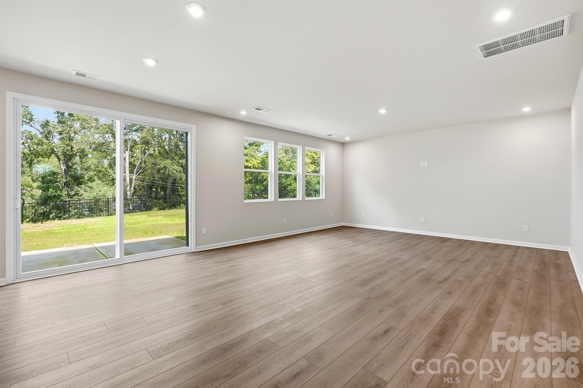 2718 Phoenix Court Property Photo 3