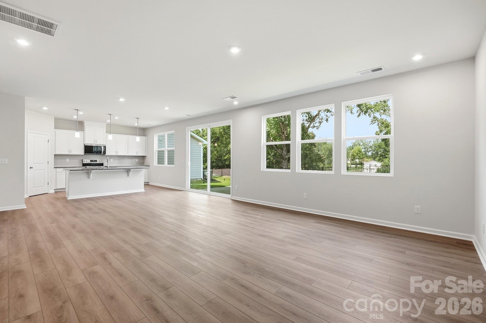 2718 Phoenix Court Property Photo 4