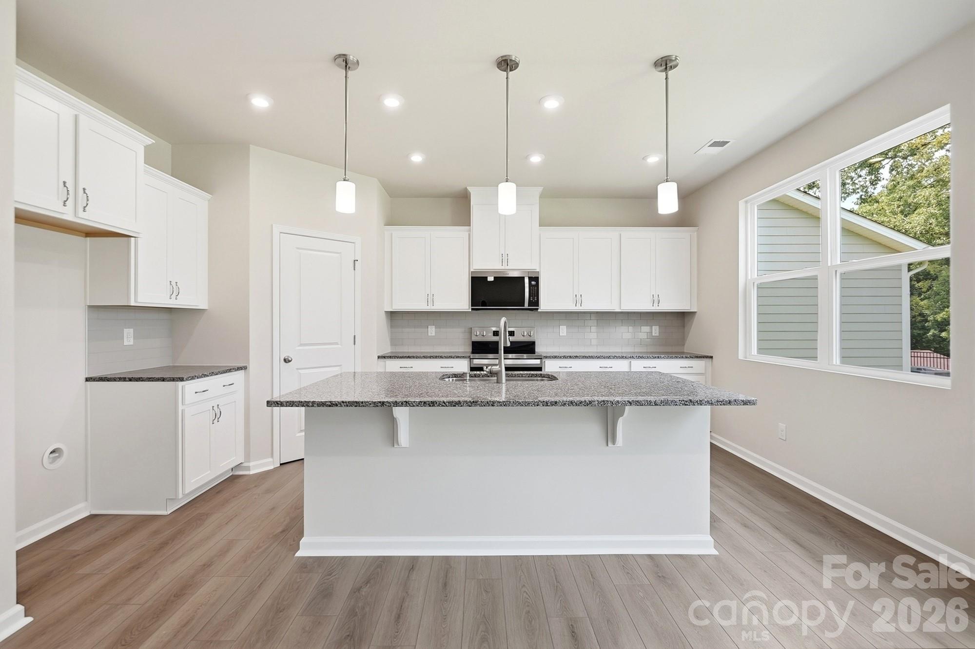 2718 Phoenix Court Property Photo 7