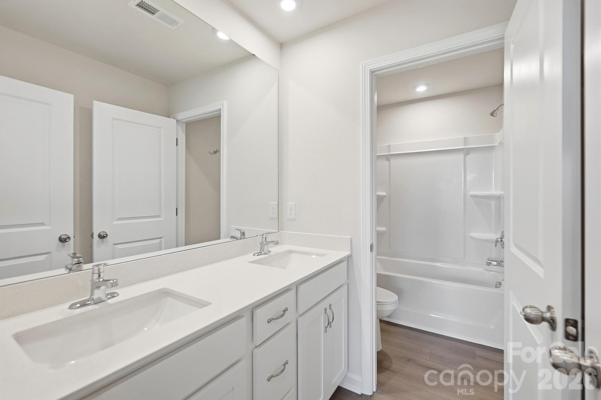 2718 Phoenix Court Property Photo 29