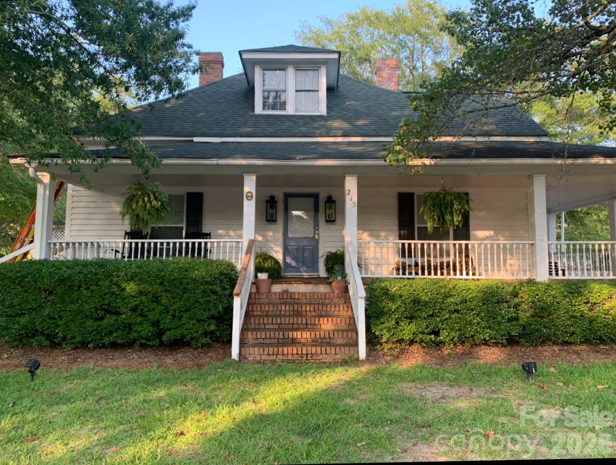 215 S Matson Street Property Photo 1