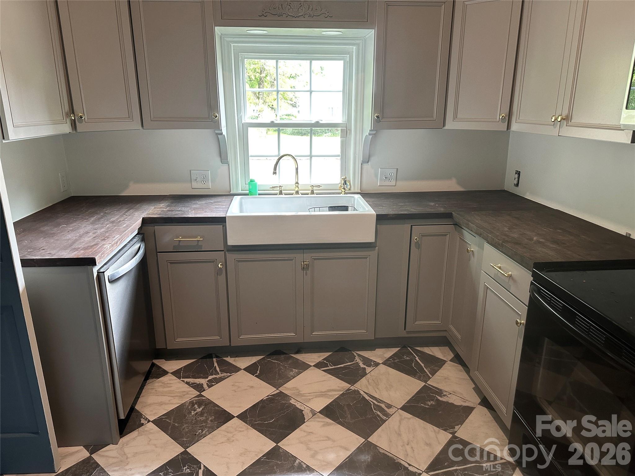 215 S Matson Street Property Photo 13