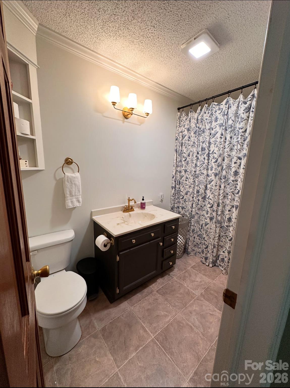215 S Matson Street Property Photo 17