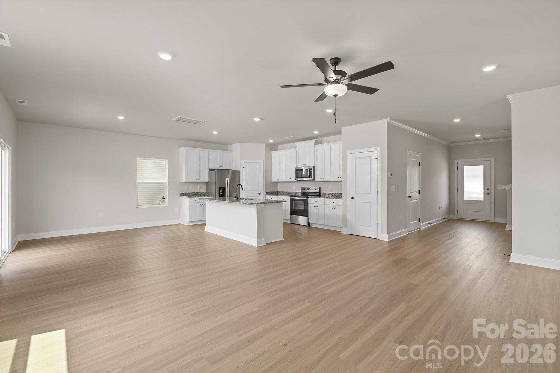 3325 Yorkshire Drive Property Photo 3