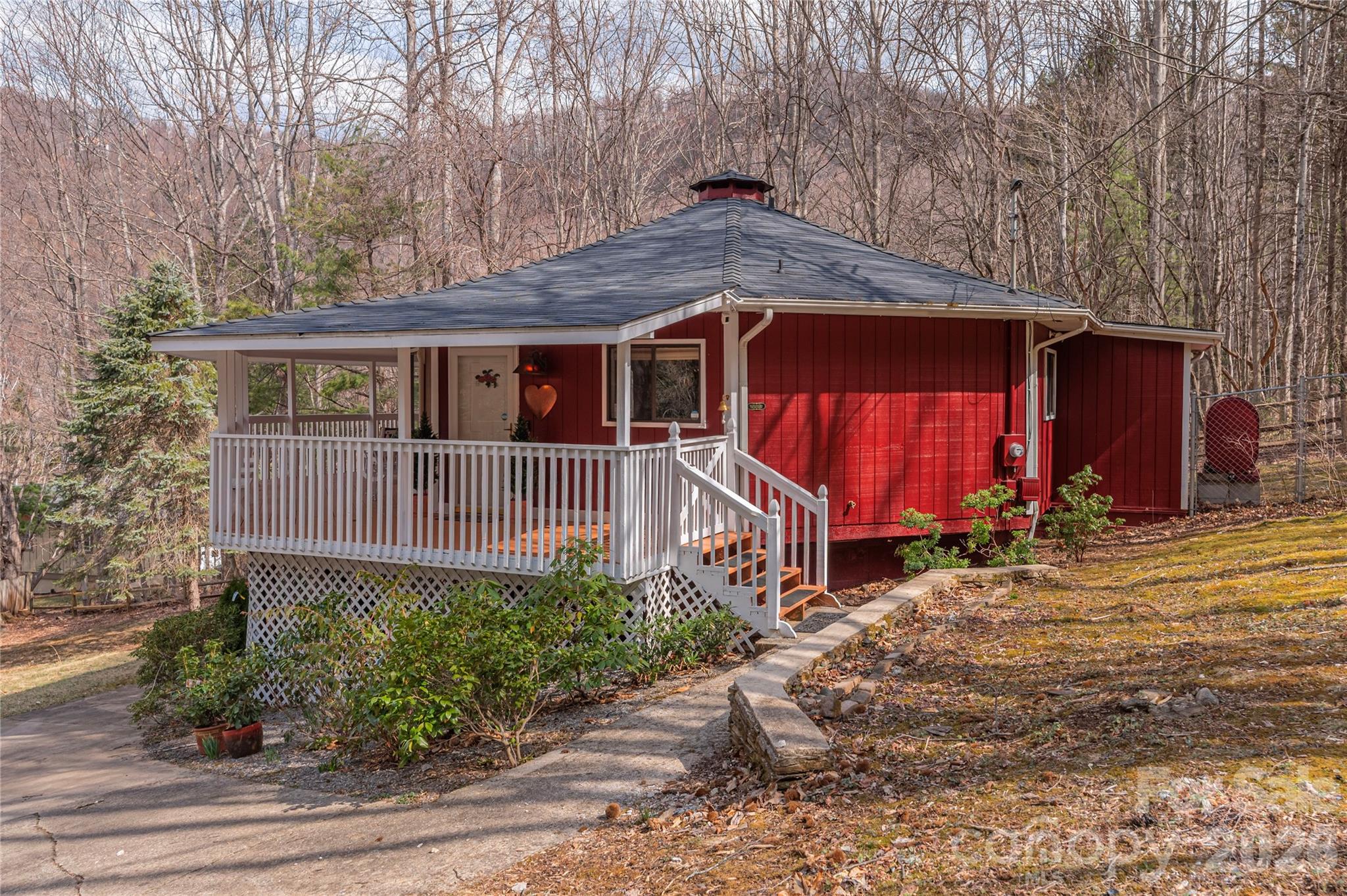 500 Apple Tree Court Property Photo 1