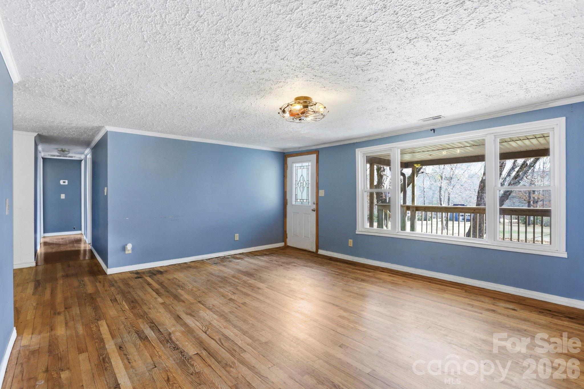 180 Whispering Pines Drive Property Photo 4