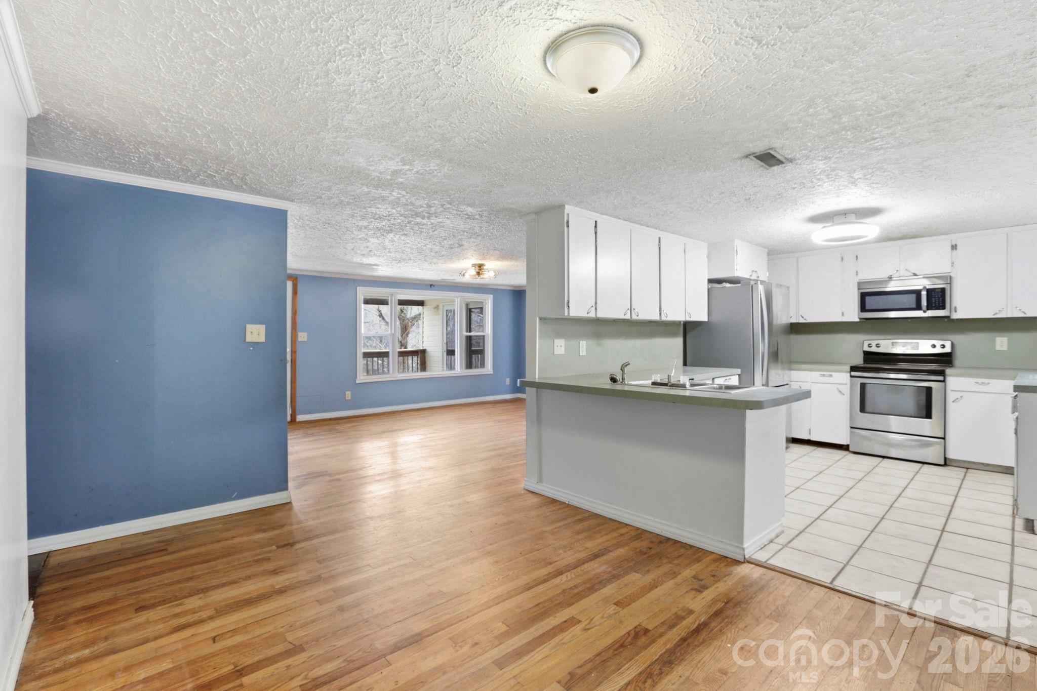 180 Whispering Pines Drive Property Photo 6