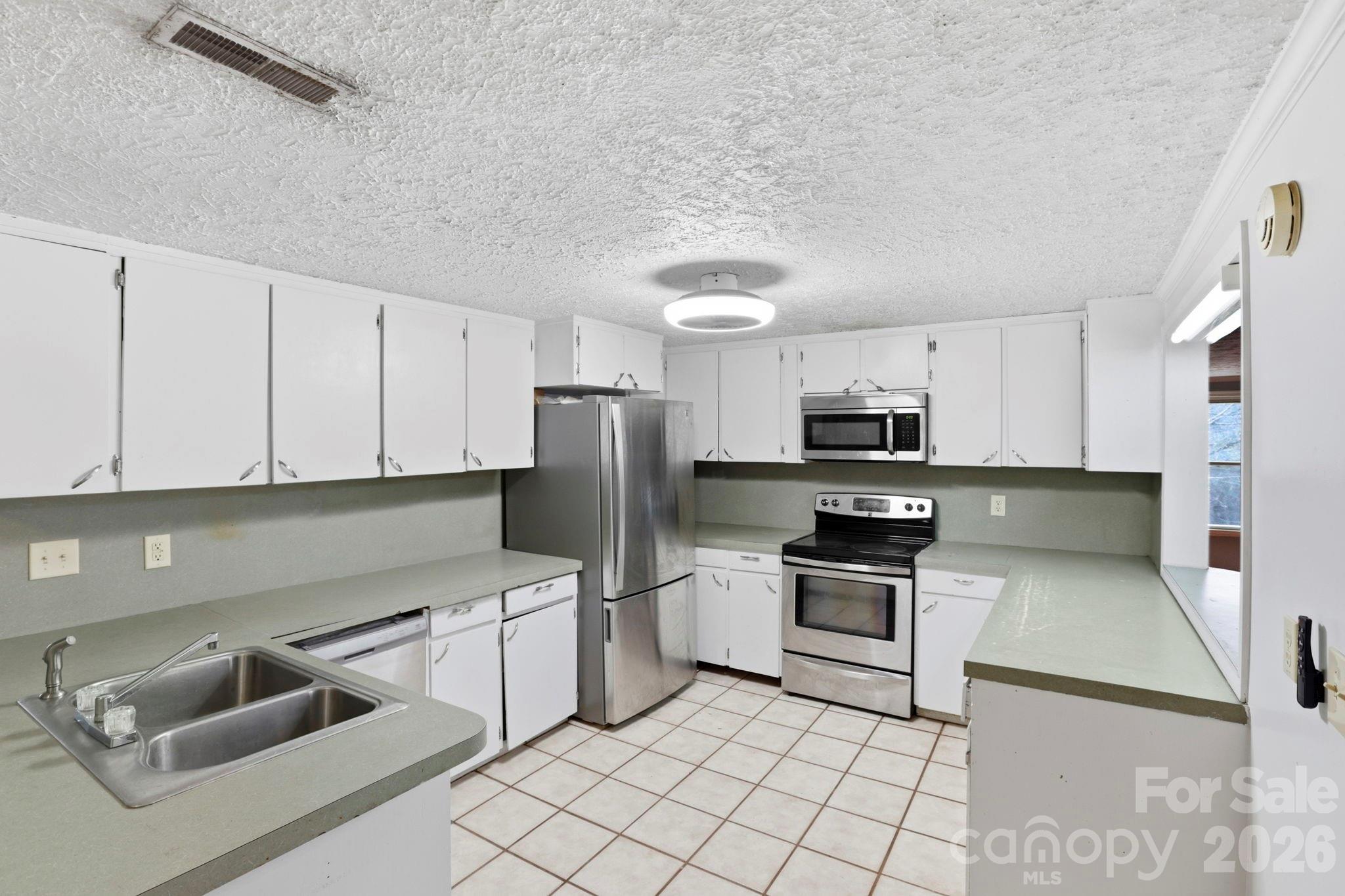 180 Whispering Pines Drive Property Photo 7