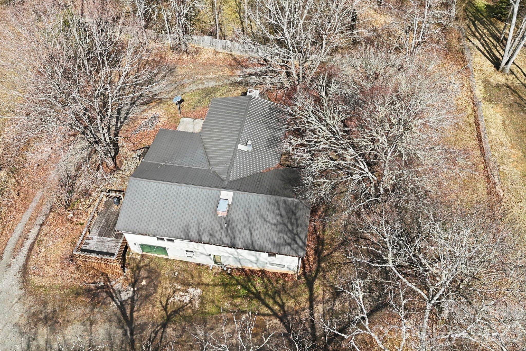 180 Whispering Pines Drive Property Photo 24