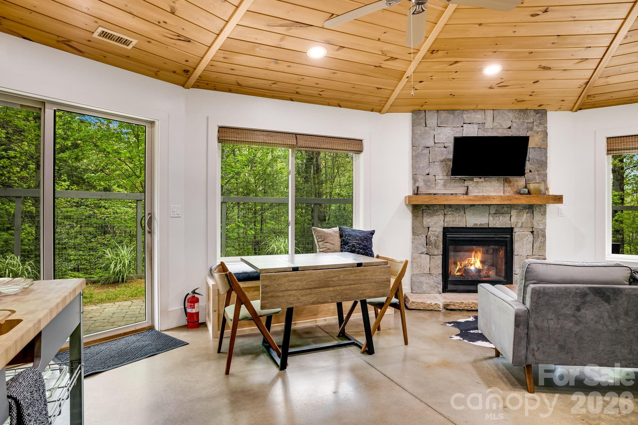 16 Caddis Court Property Photo 11