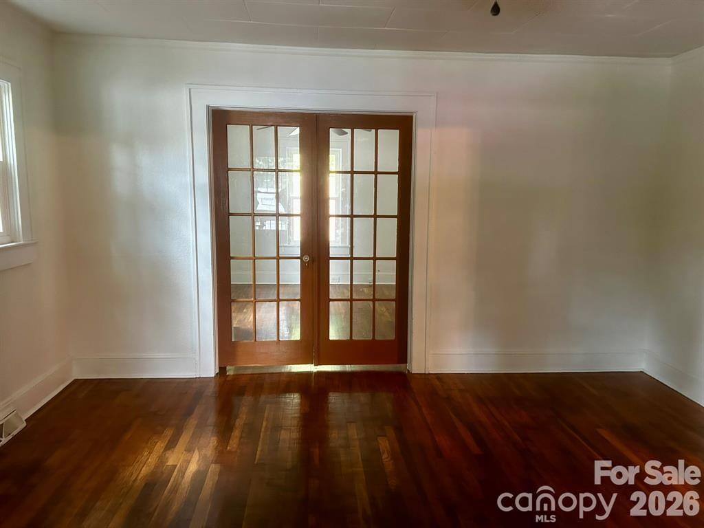 404 Huffman Street Property Photo 8