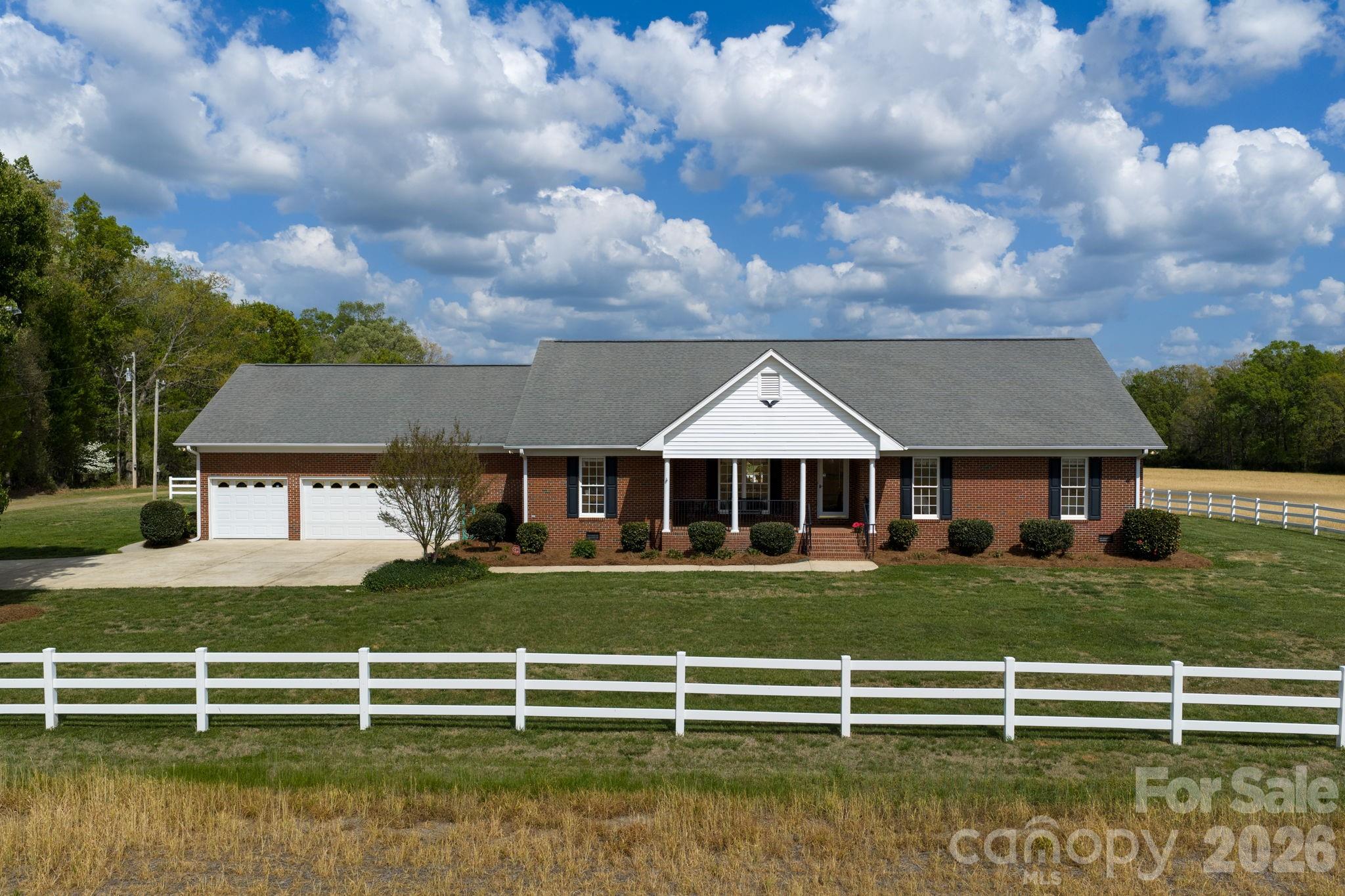 824 N Forest Hills School Road Property Photo 4
