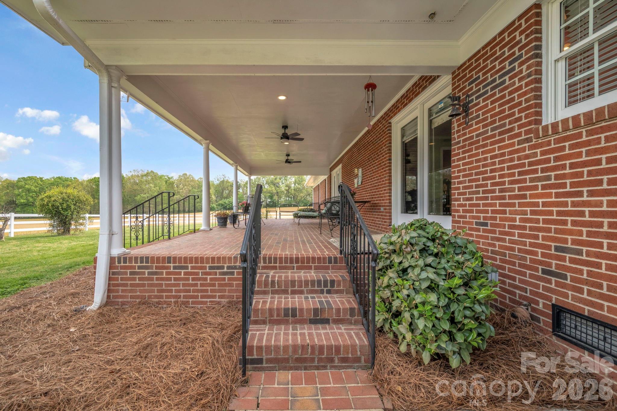 824 N Forest Hills School Road Property Photo 5