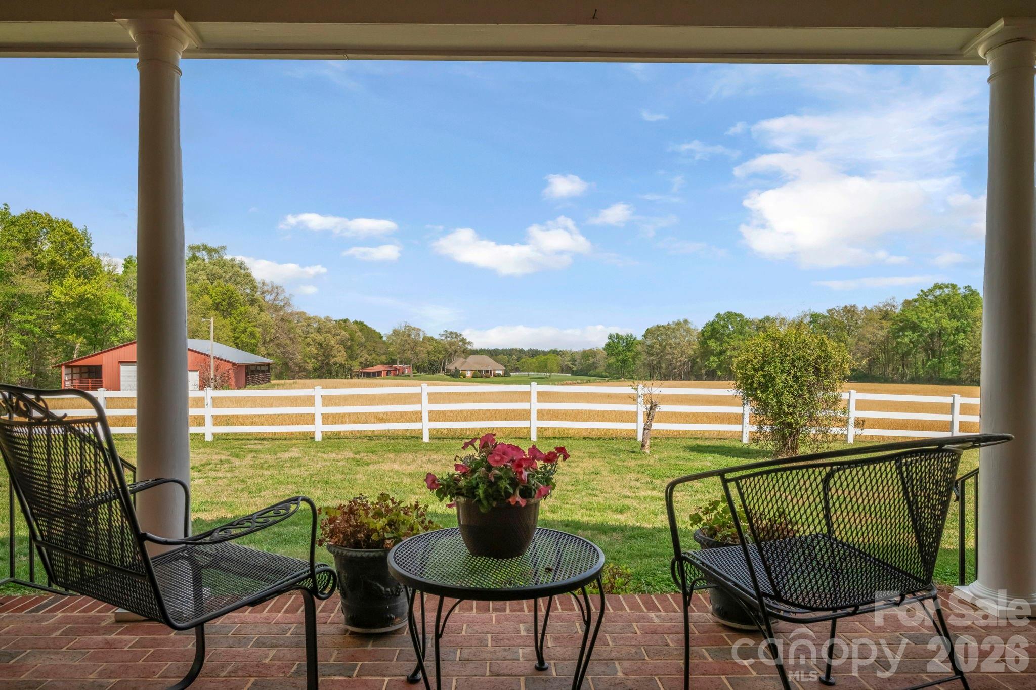 824 N Forest Hills School Road Property Photo 6