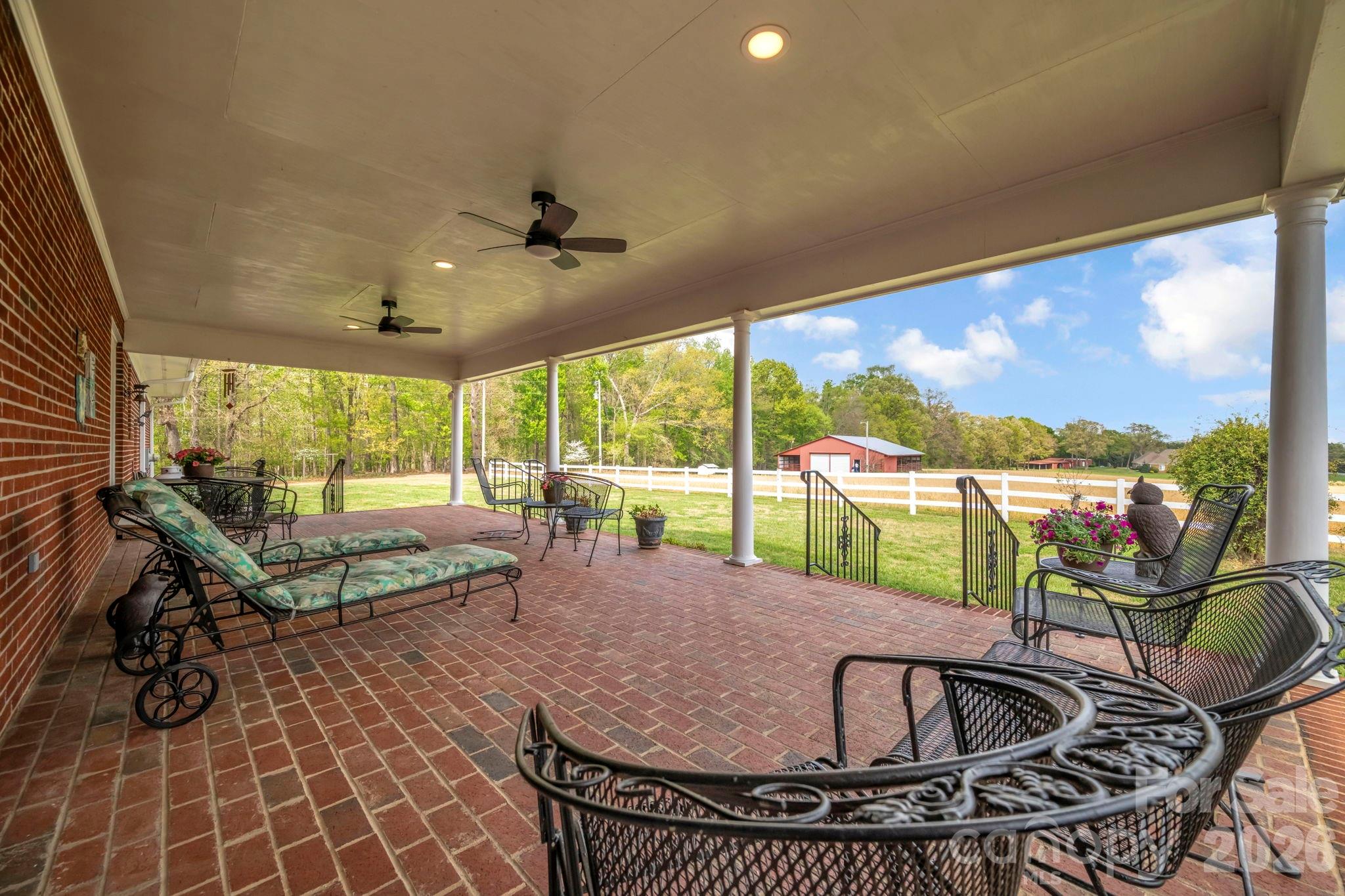 824 N Forest Hills School Road Property Photo 7