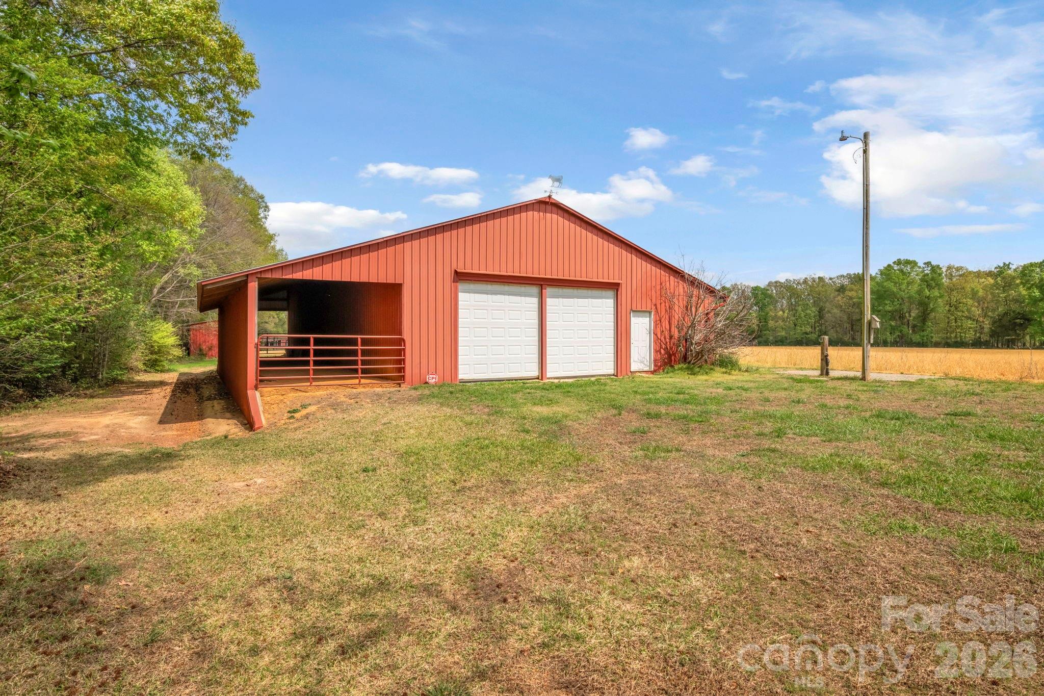 824 N Forest Hills School Road Property Photo 8