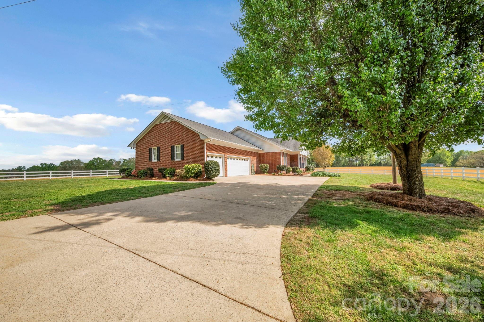 824 N Forest Hills School Road Property Photo 9