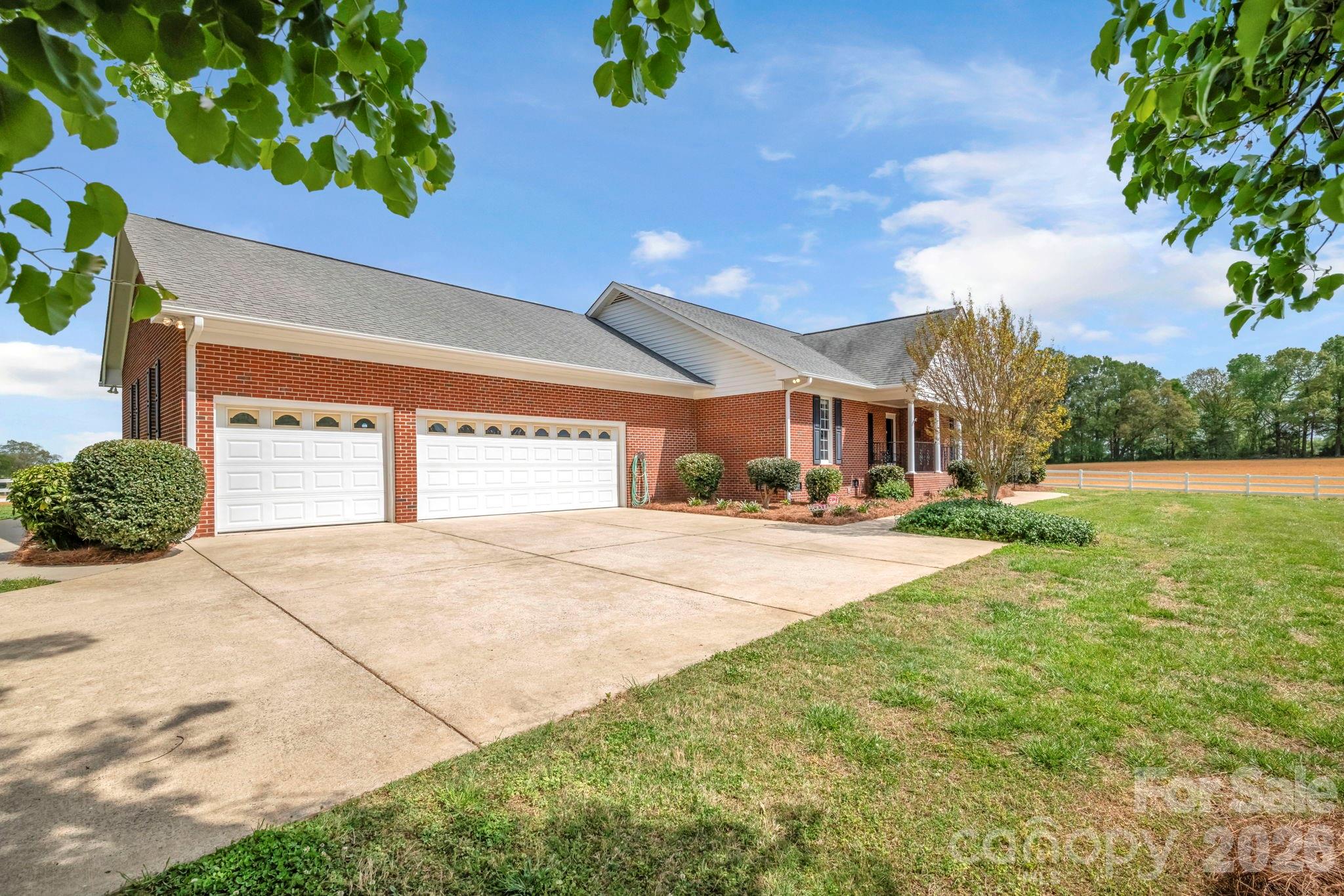 824 N Forest Hills School Road Property Photo 10