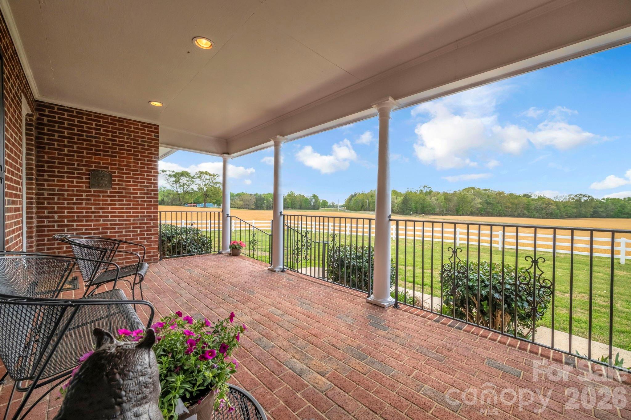 824 N Forest Hills School Road Property Photo 12
