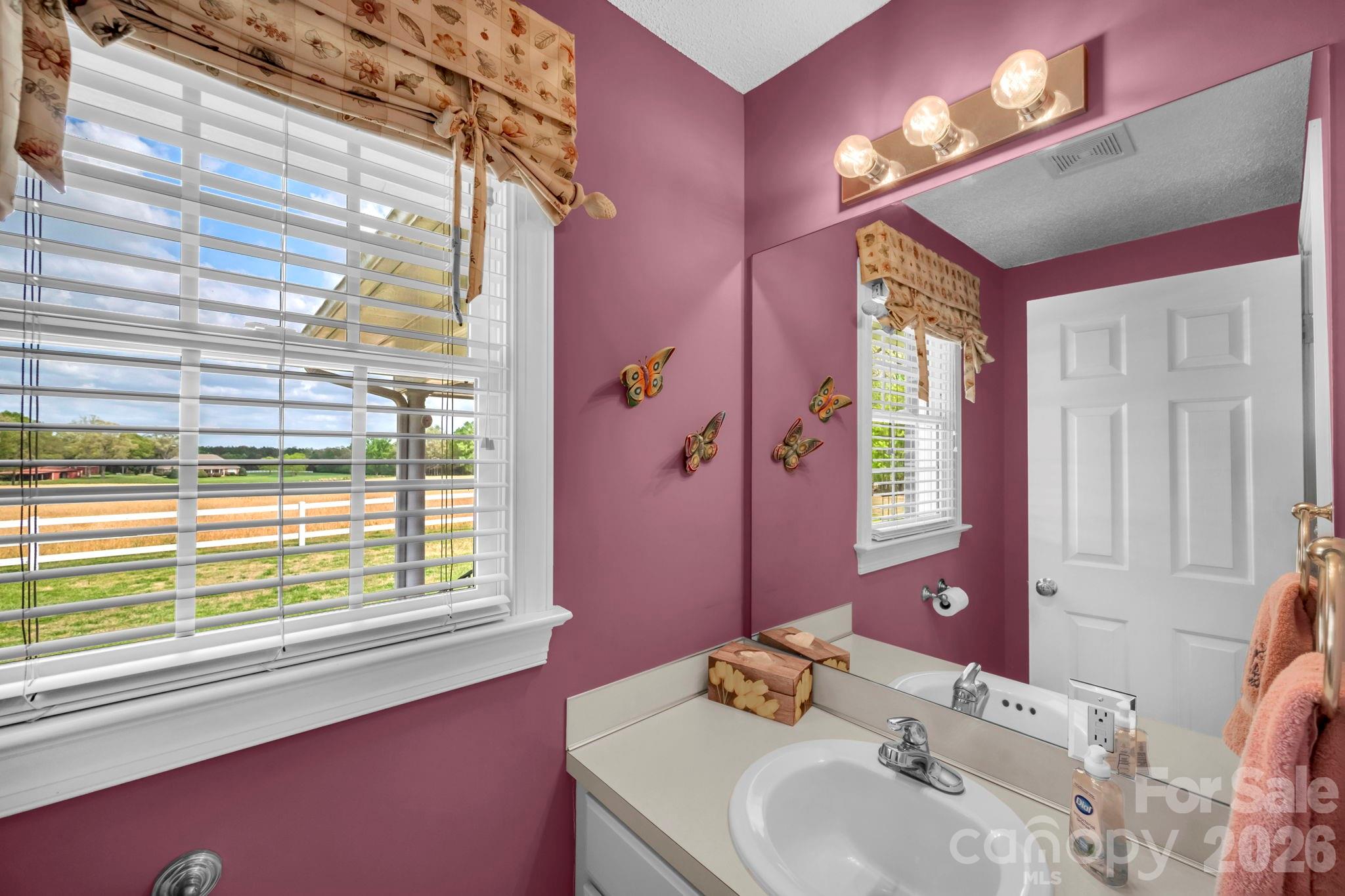 824 N Forest Hills School Road Property Photo 37
