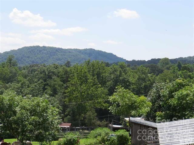105 Filly Trail Property Photo 32