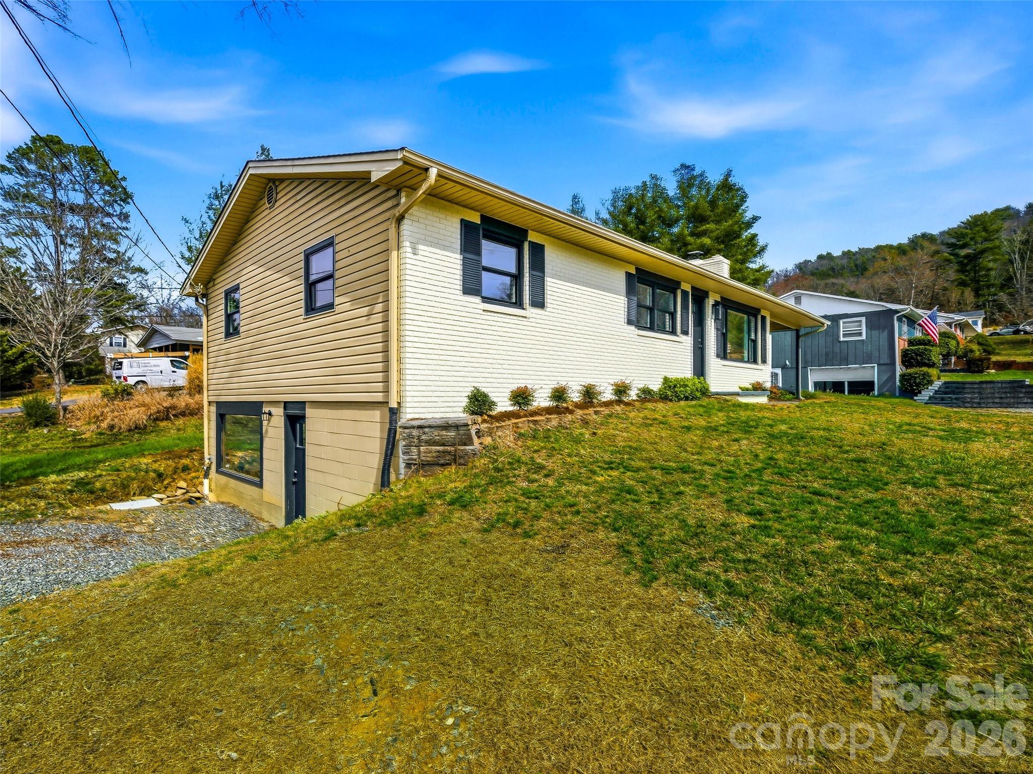 2 Oakland Street Property Photo 4