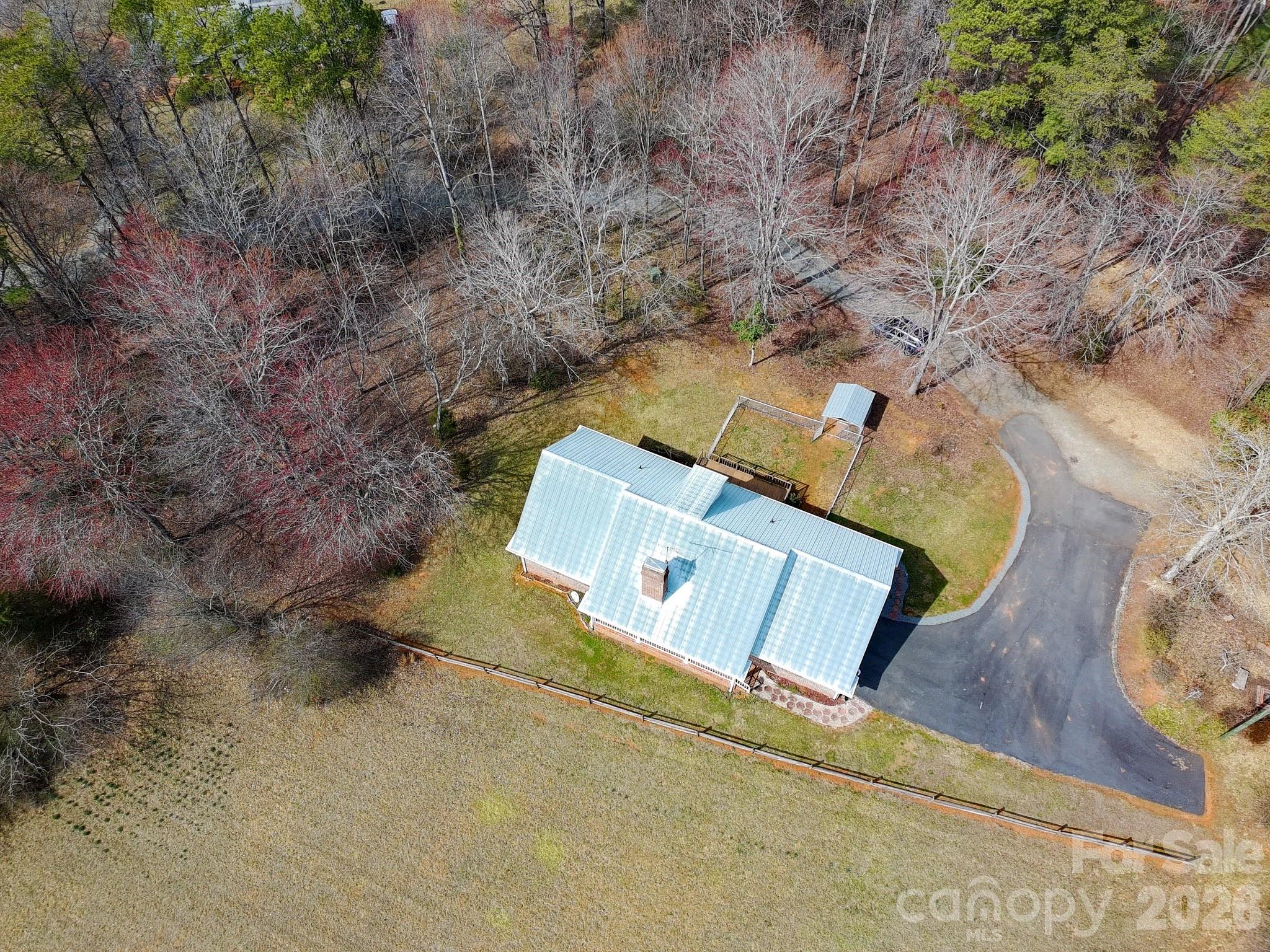 120 Skyline Drive Property Photo 1