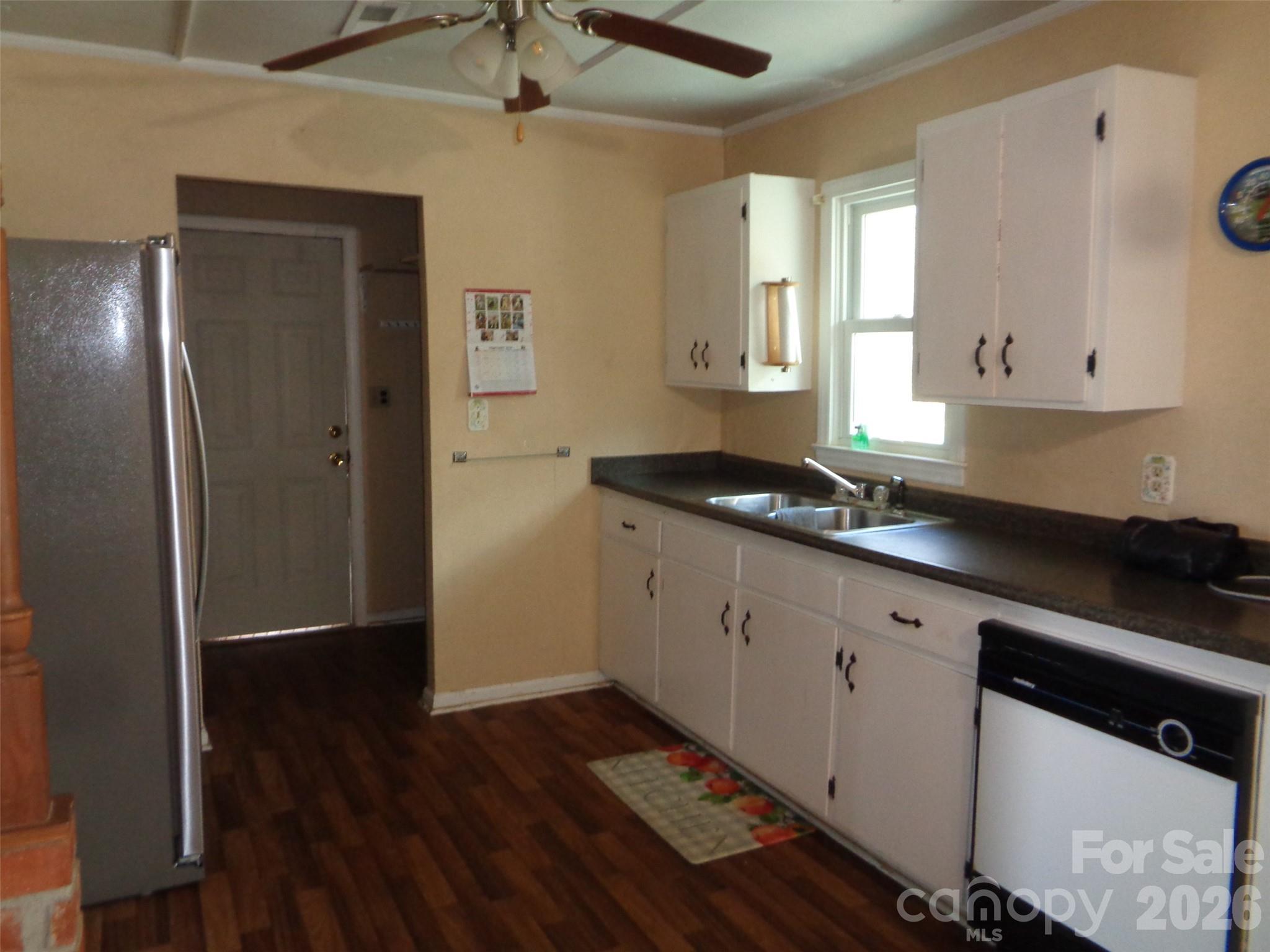 529 Harmon Street Property Photo 6
