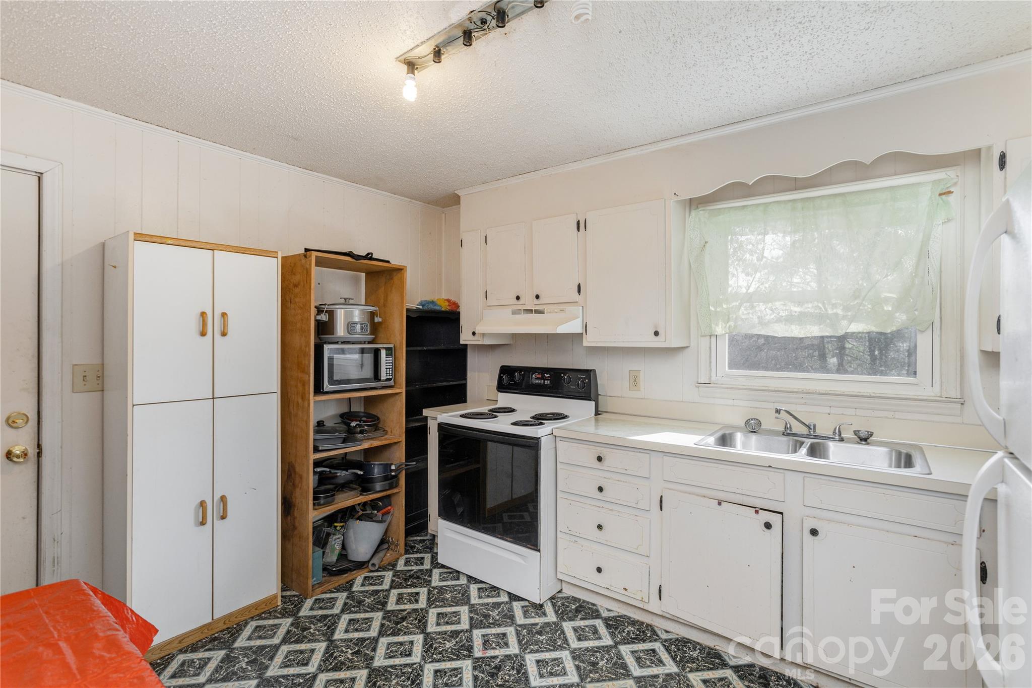 56 Fairview Avenue Property Photo 6