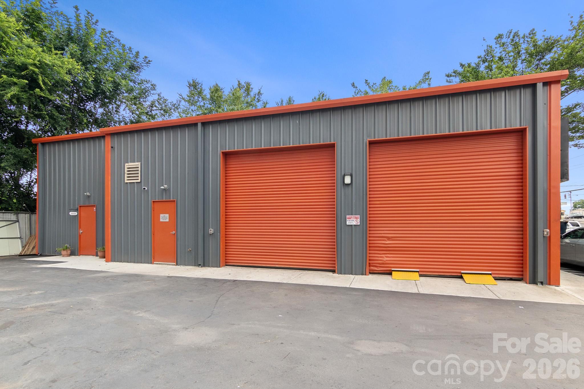 3413 S Tryon Street Property Photo 1