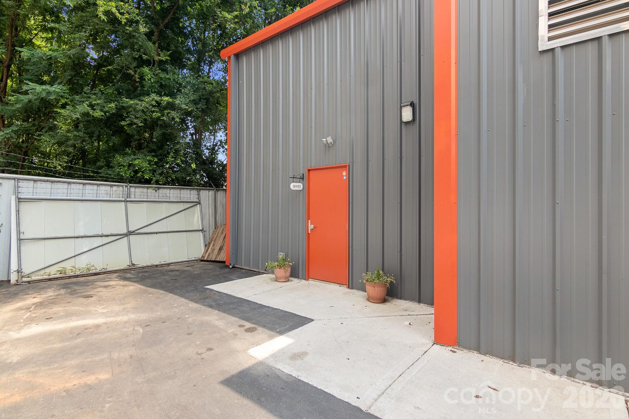 3413 S Tryon Street Property Photo 2