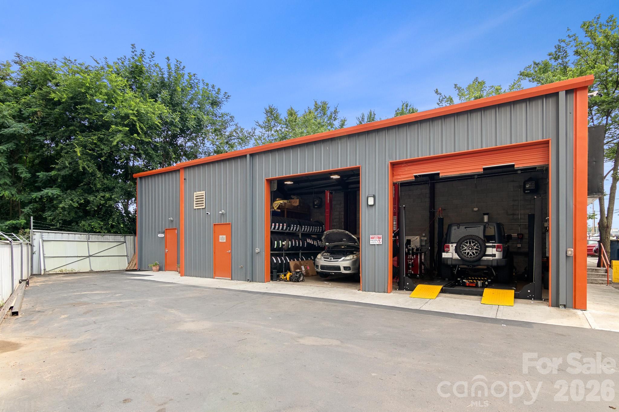 3413 S Tryon Street Property Photo 4
