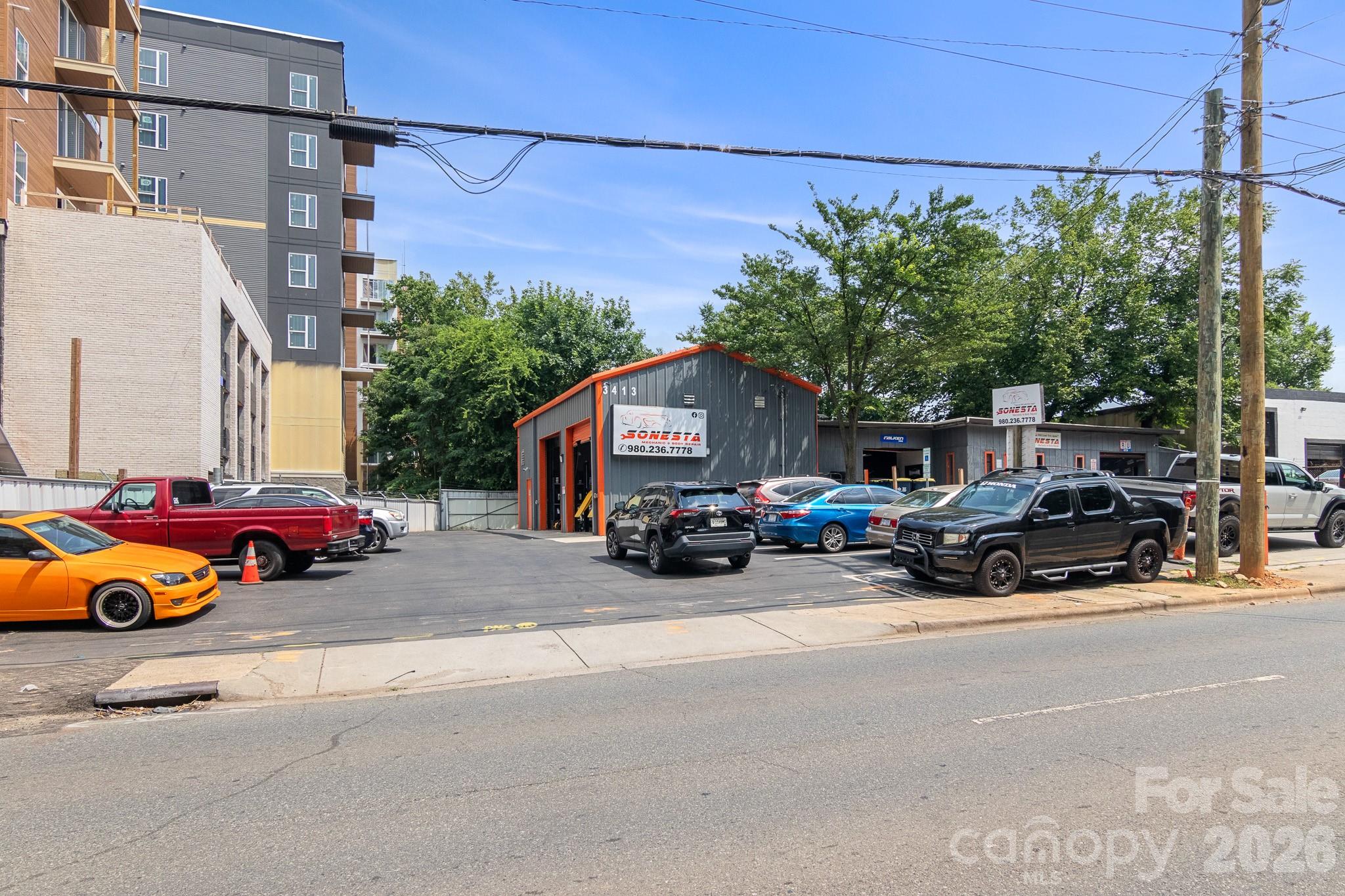3413 S Tryon Street Property Photo 6