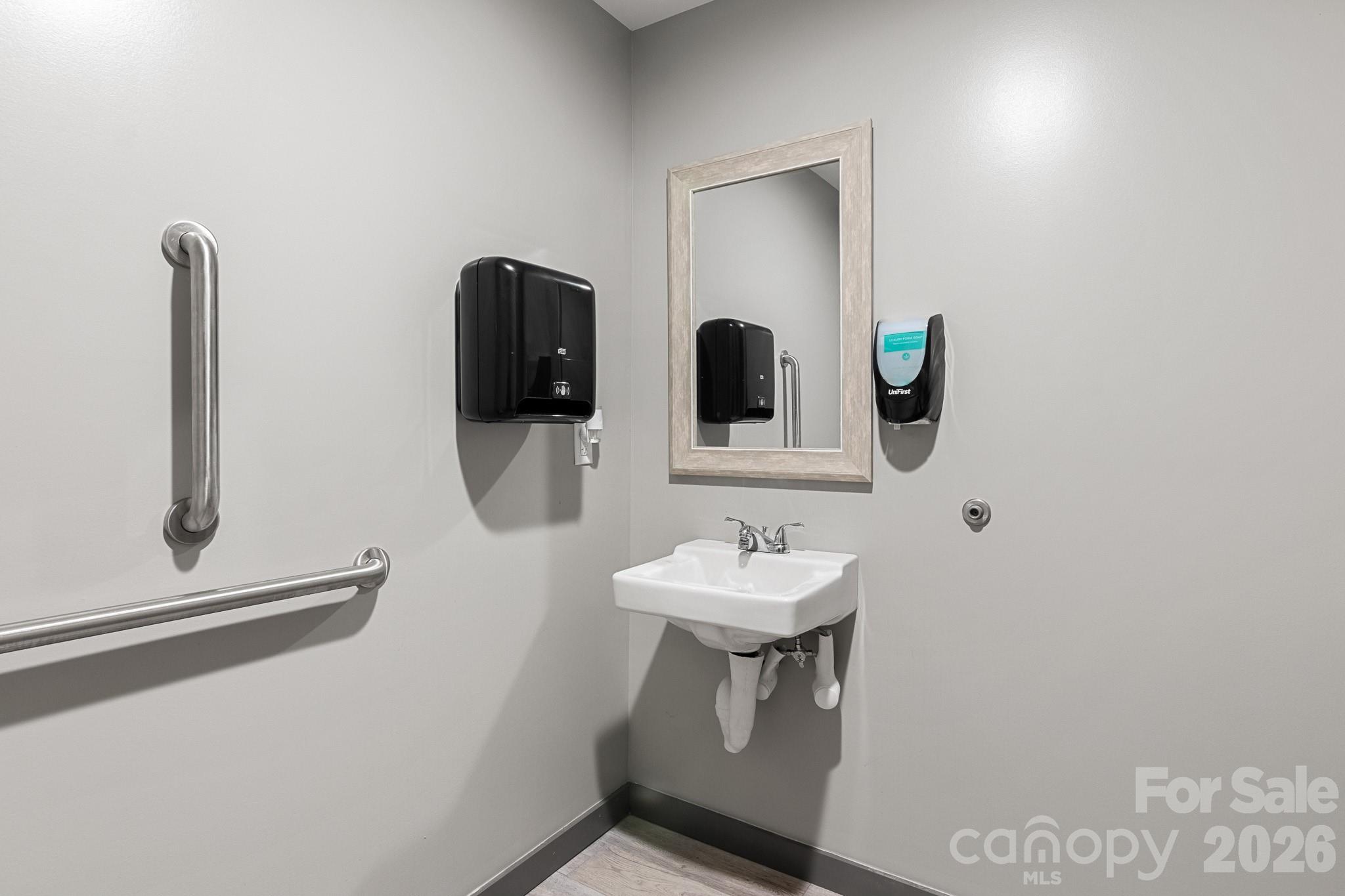 3413 S Tryon Street Property Photo 10