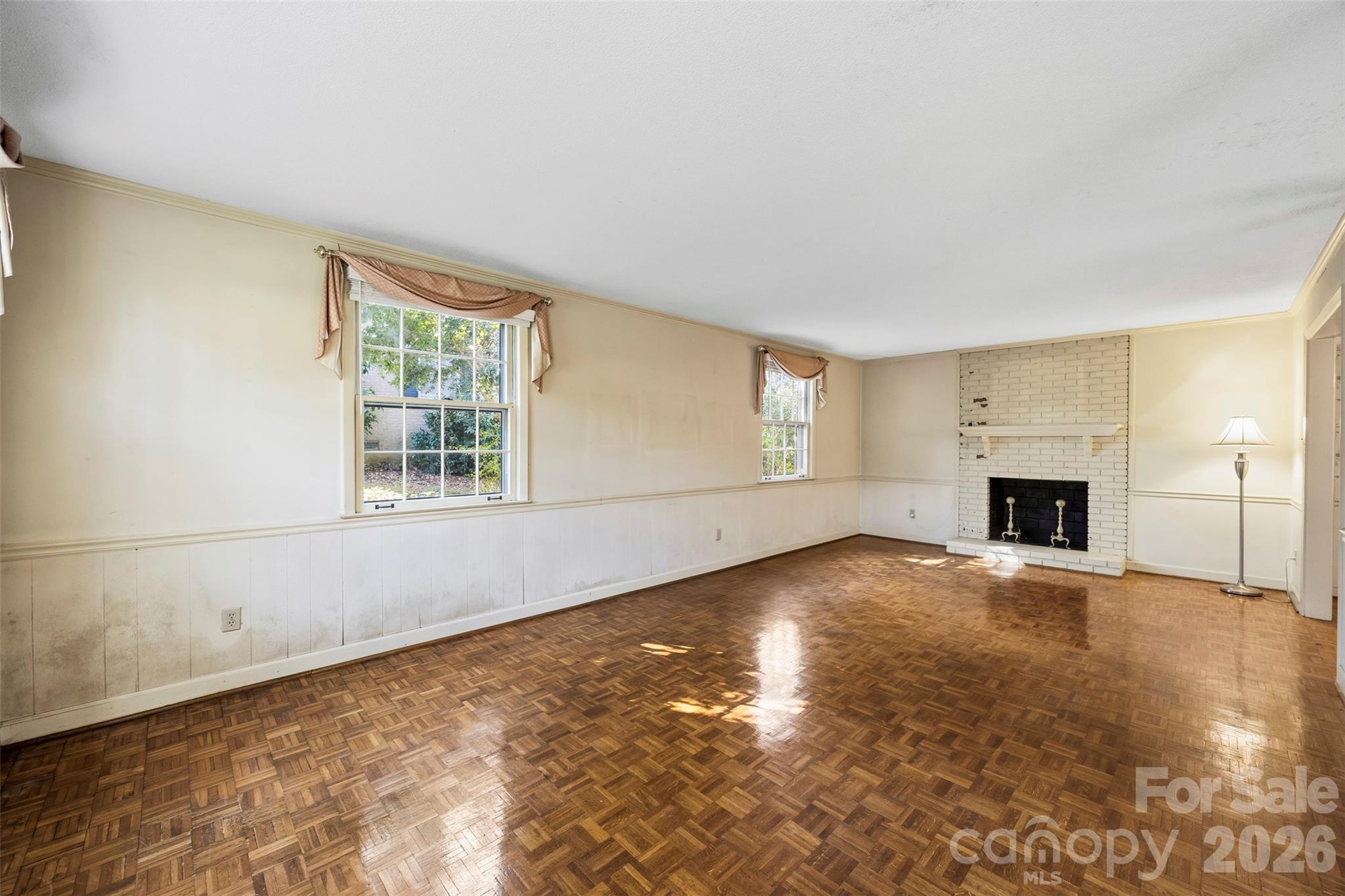 2968 Club Drive Property Photo 4