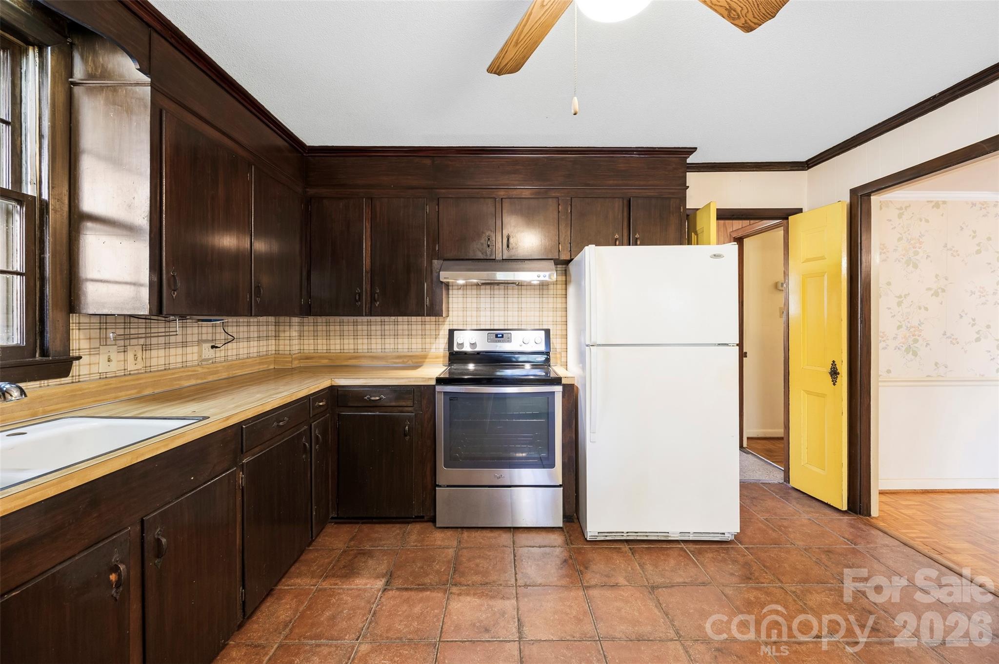 2968 Club Drive Property Photo 13
