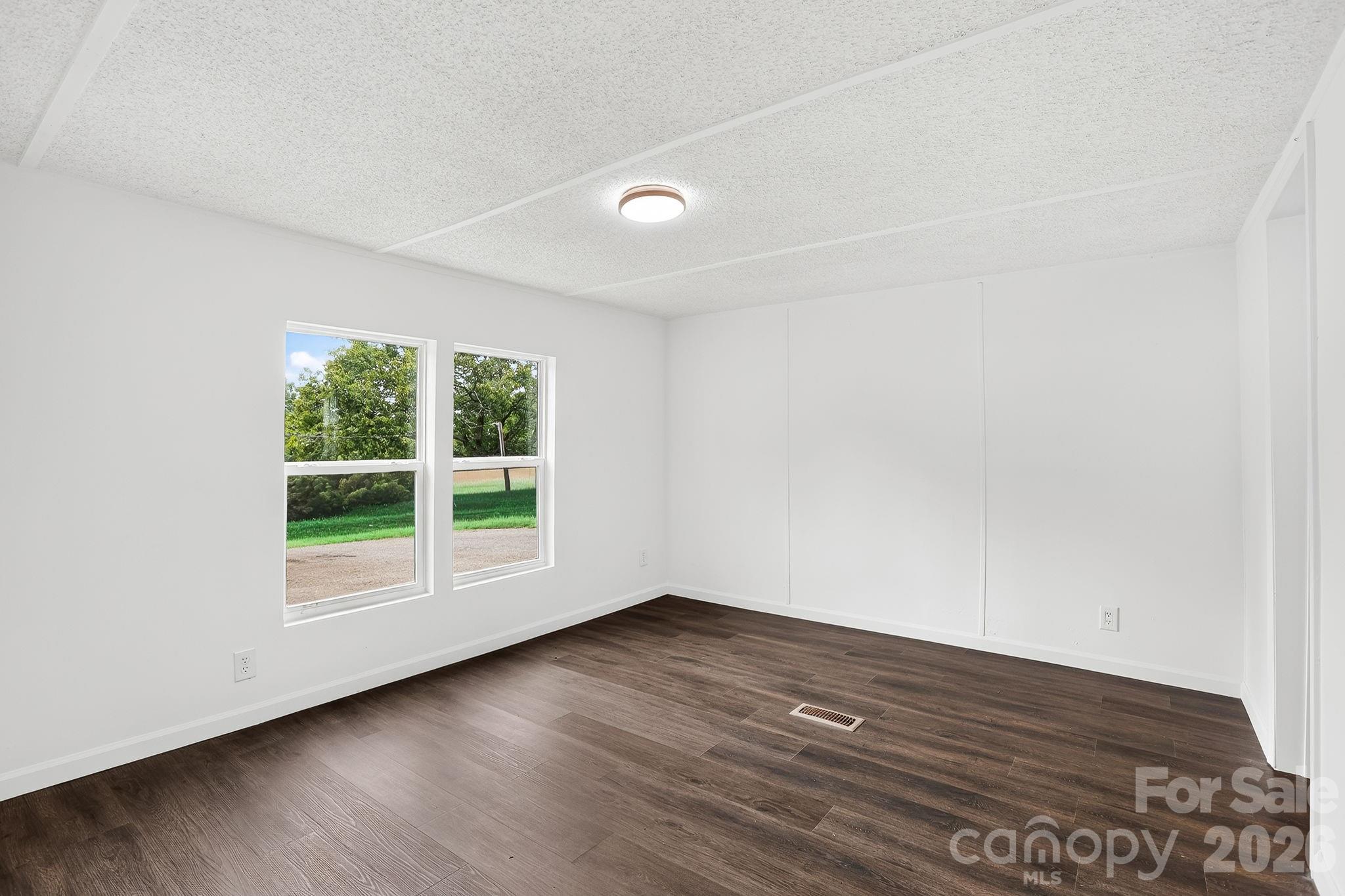 8 Teal Lane Property Photo 13