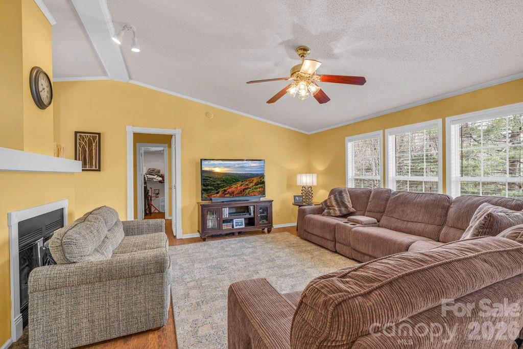 401 Lynn Gap Road Property Photo 4