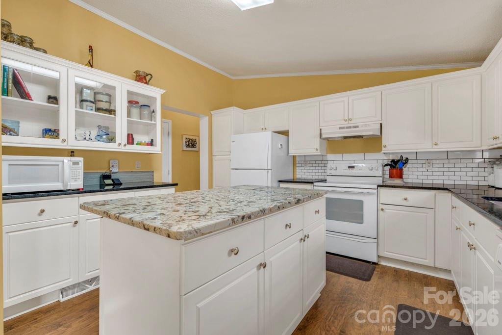 401 Lynn Gap Road Property Photo 7