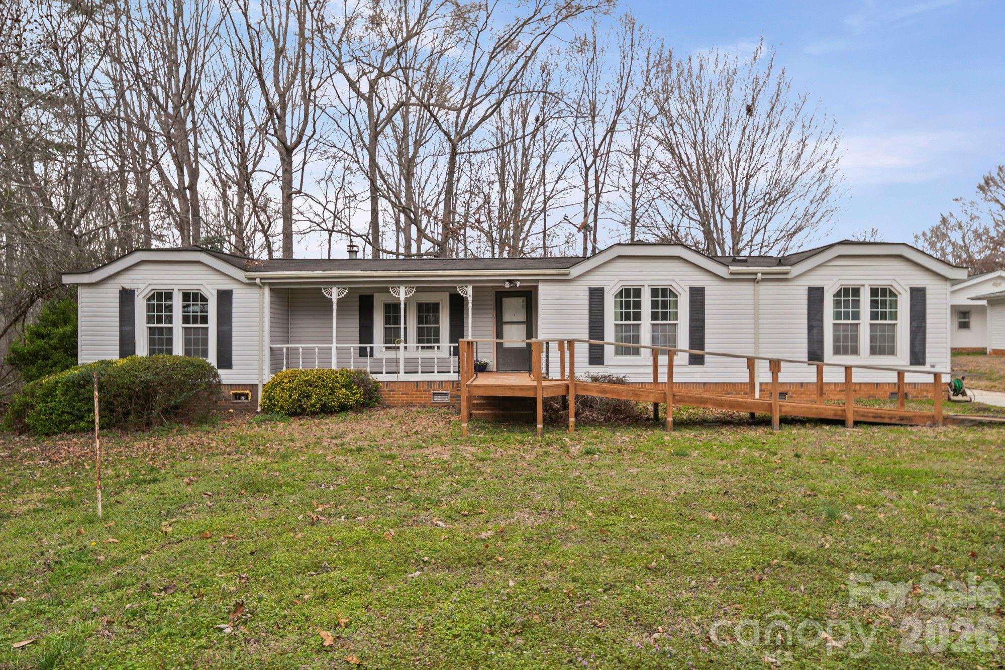 1015 Southwood Drive Property Photo 1