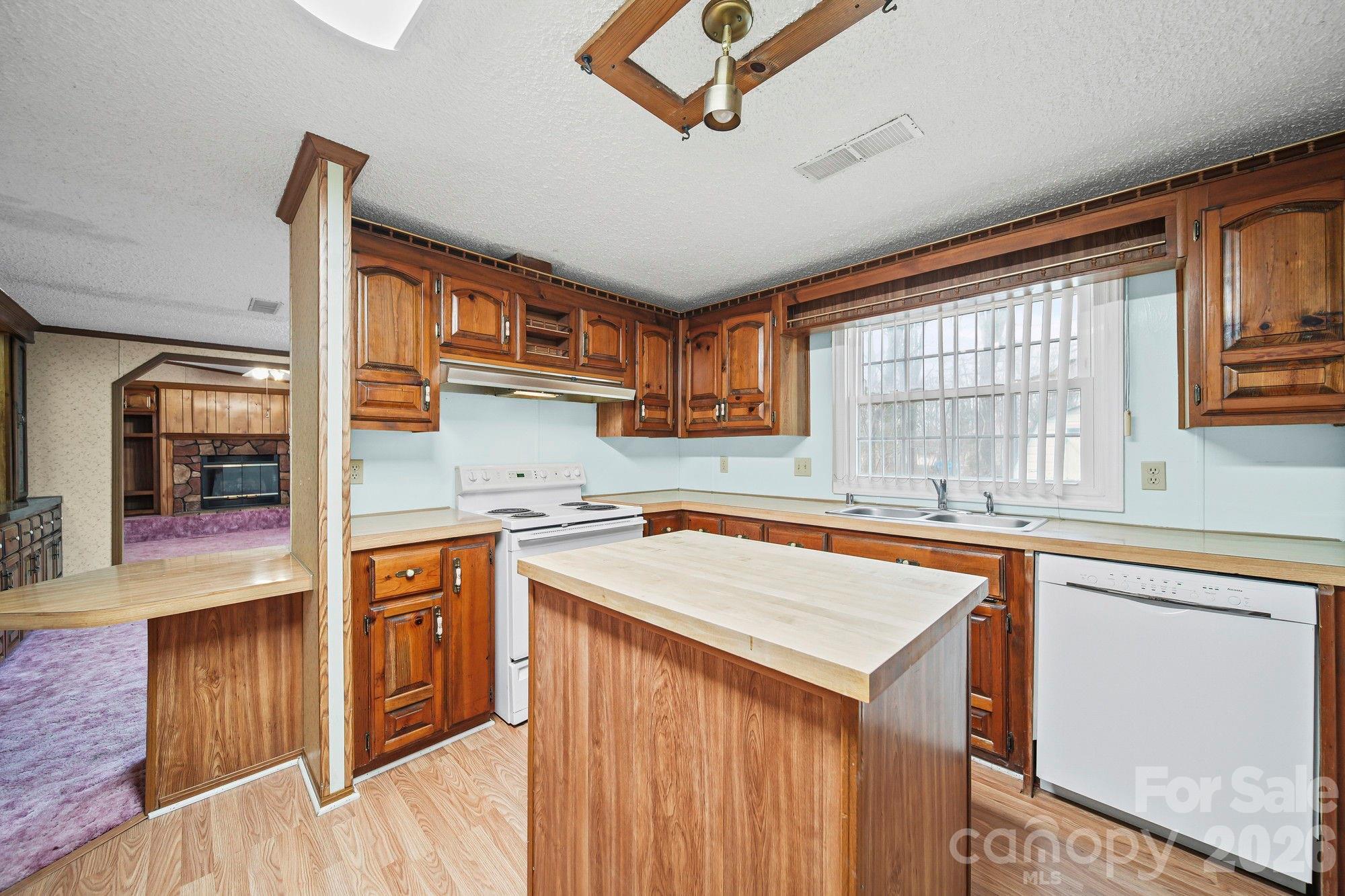 1015 Southwood Drive Property Photo 8