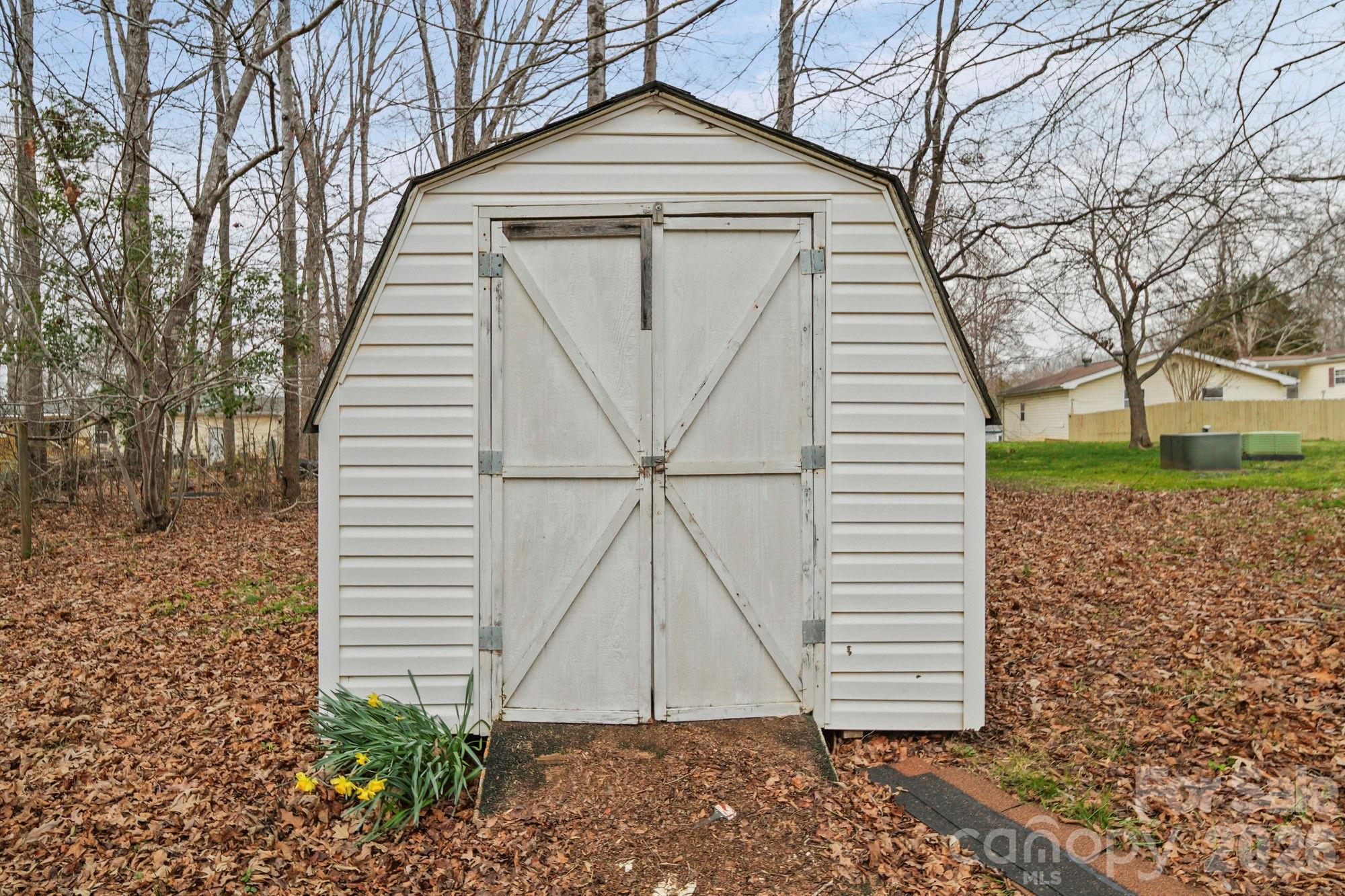 1015 Southwood Drive Property Photo 22