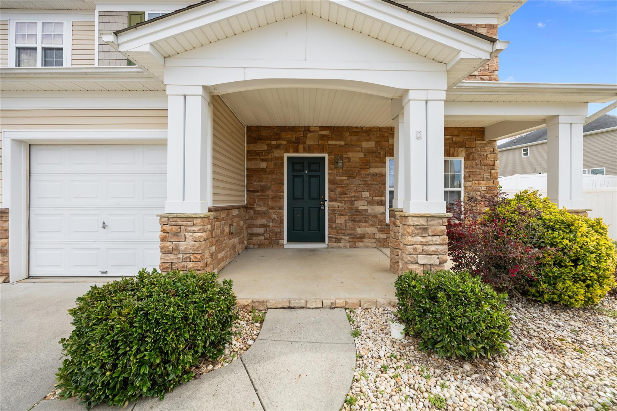 108 Sand Spur Drive Property Photo 4