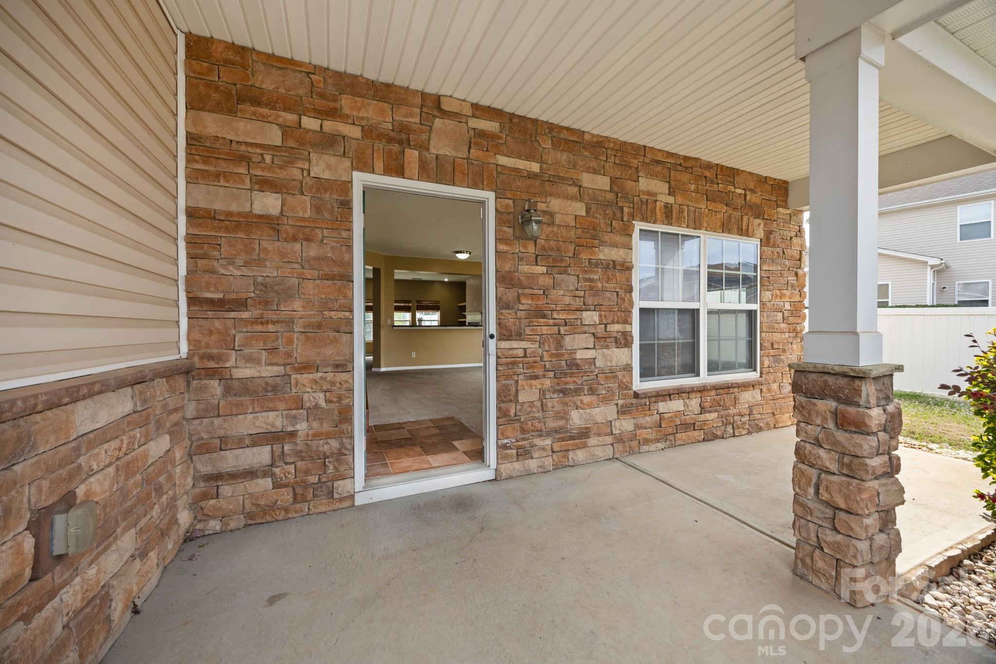 108 Sand Spur Drive Property Photo 6