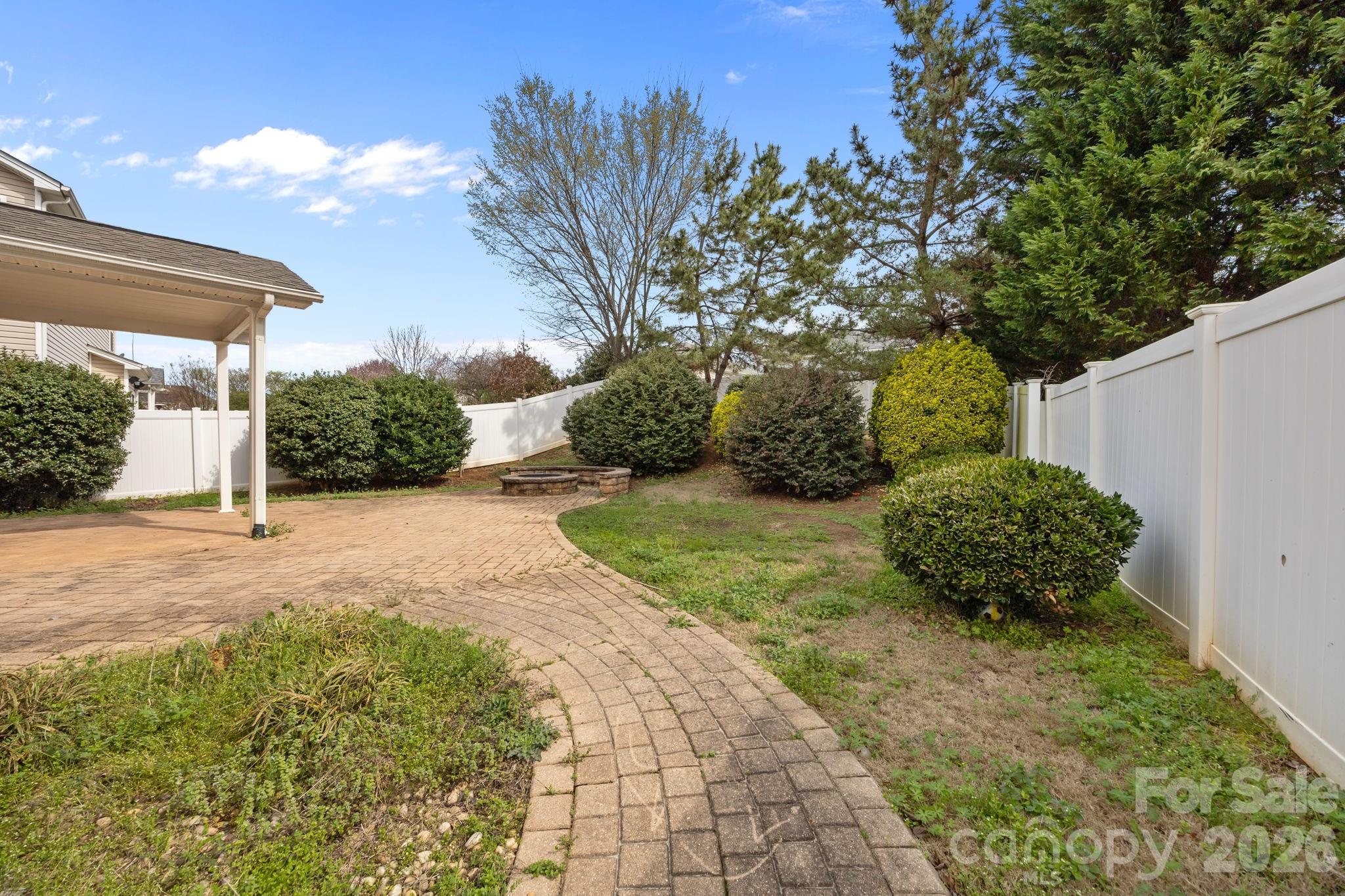 108 Sand Spur Drive Property Photo 32