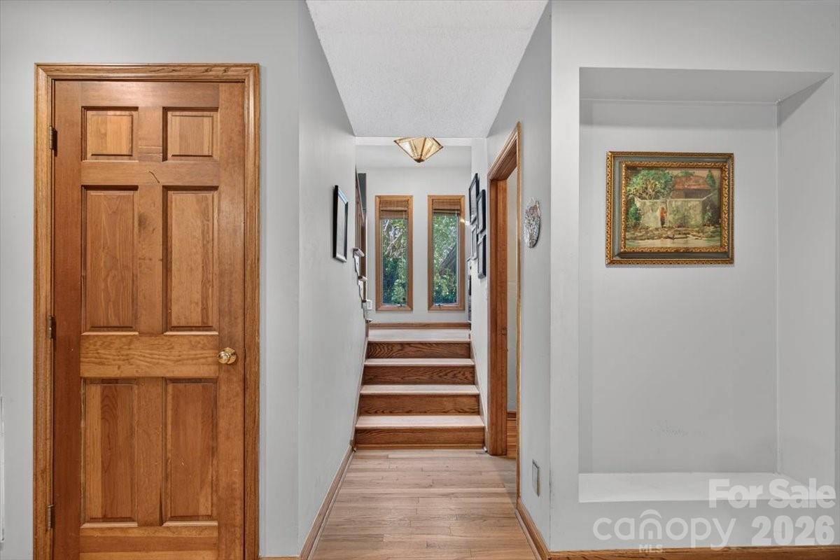 10 Thornwood Court Property Photo 3