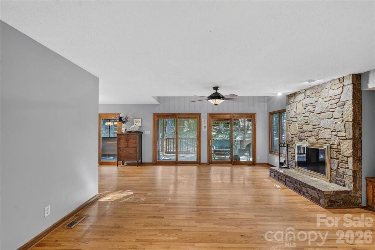 10 Thornwood Court Property Photo 4