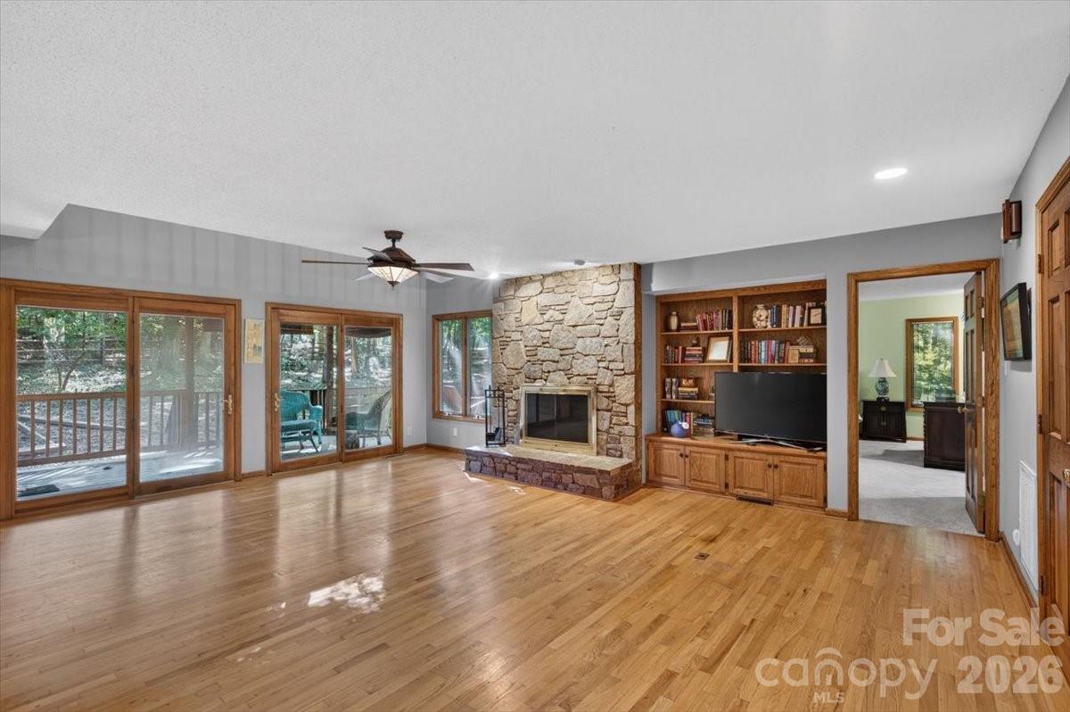 10 Thornwood Court Property Photo 6